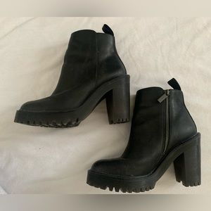 Dr. Marten Magdalena boot, slightly used, size 7